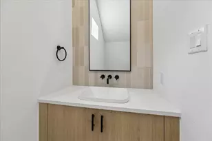 1421 E 36th St, Houston, TX 77022 - Photo 9