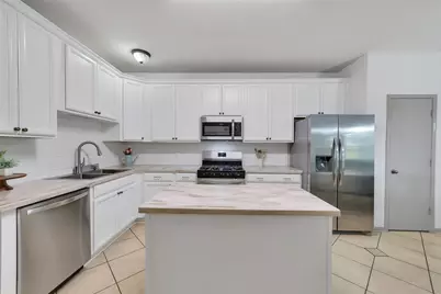 1056 Cabot Cove, Dickinson, TX 77539 - Photo 11