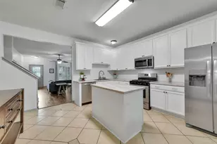 1056 Cabot Cove, Dickinson, TX 77539 - Photo 9