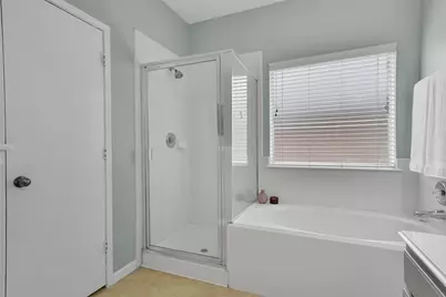 1056 Cabot Cove, Dickinson, TX 77539 - Photo 17