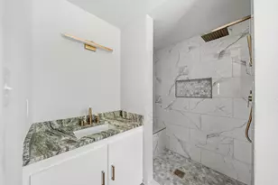 5926 Warm Springs Rd, Houston, TX 77035 - Photo 11