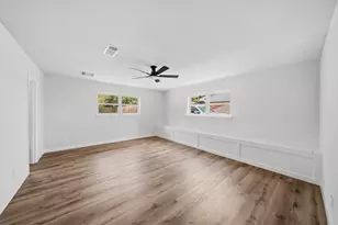 5926 Warm Springs Rd, Houston, TX 77035 - Photo 9