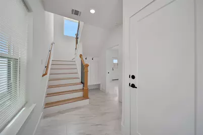 717 W Marcella Street #B, Houston, TX 77091 - Photo 7