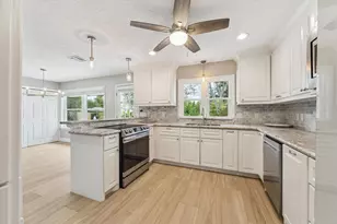 205 W Bayou Dr, Dickinson, TX 77539 - Photo 5