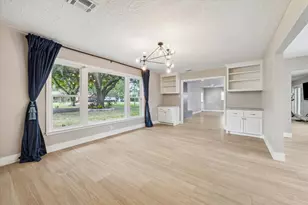 205 W Bayou Dr, Dickinson, TX 77539 - Photo 11