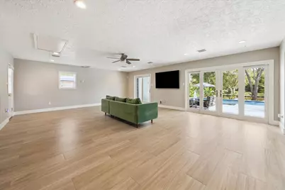 205 W Bayou Drive, Dickinson, TX 77539 - Photo 17