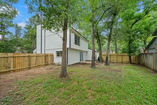 90 Crystal Lake Ln, The Woodlands, TX 77380 - Photo 17