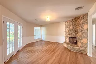 702 S Chappell Hill St, Brenham, TX 77833 - Photo 3