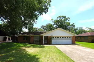 232 Wayne Dr, Clute, TX 77531 - Photo 1