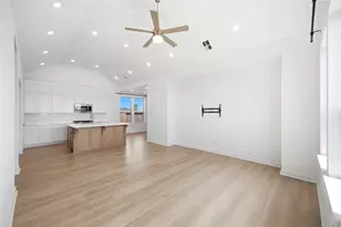 11915 S Pavillion Dr, Mont Belvieu, TX 77523 - Photo 13
