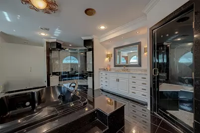 12445 Memorial Drive, Houston, TX 77024 - Photo 33