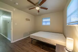 5742 Schevers St, Houston, TX 77033 - Photo 17