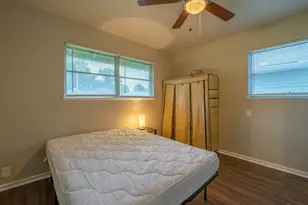 5742 Schevers St, Houston, TX 77033 - Photo 19