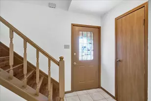 17271 Saturn Ln, Houston, TX 77058 - Photo 3