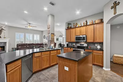 2410 Avalon Trace Lane, Pearland, TX 77581 - Photo 19