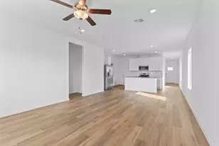 306 Robin St, Angleton, TX 77515 - Photo 15