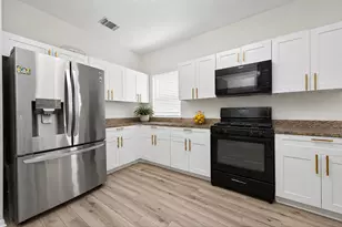5707 Oakwell Station Ct, Humble, TX 77346 - Photo 9