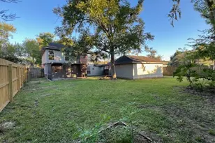 223 Wedgewood St, Lake Jackson, TX 77566 - Photo 9