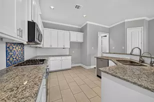 822 W 22nd St, Houston, TX 77008 - Photo 13