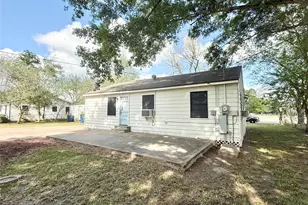 832 S Anderson St, Angleton, TX 77515 - Photo 17