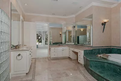 2 Wexford Court, Houston, TX 77024 - Photo 15