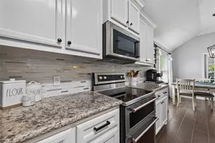 10706 Harry Dr, Needville, TX 77461 - Photo 9