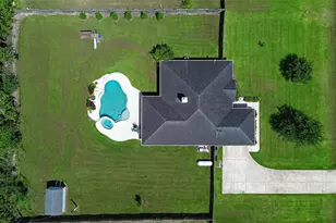 10706 Harry Dr, Needville, TX 77461 - Photo 3