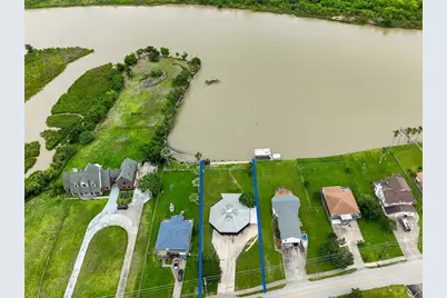 110 Bayou Drive, Baytown, TX 77520 - Photo 33