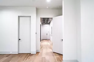 409 W Saulnier St, Houston, TX 77019 - Photo 9