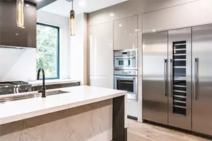 409 W Saulnier St, Houston, TX 77019 - Photo 17