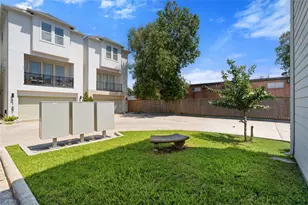 2102 Bello Amanecer Ln, Houston, TX 77055 - Photo 25