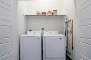 8324 Springwood Cyn Ln, Houston, TX 77055 - Photo 17