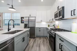 8324 Springwood Cyn Ln, Houston, TX 77055 - Photo 13