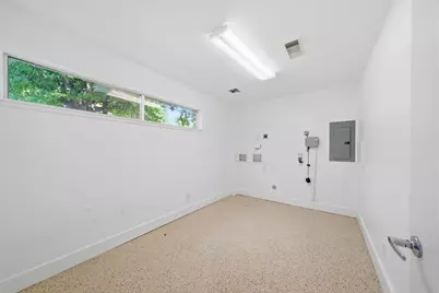7002 Newcastle Street, Bellaire, TX 77401 - Photo 9