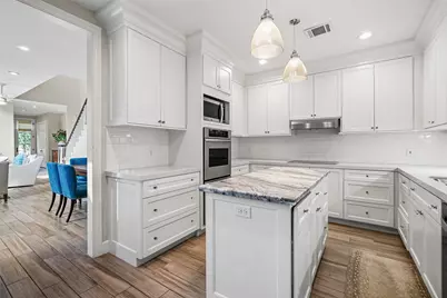 58 Bayou Pointe Drive, Houston, TX 77063 - Photo 11