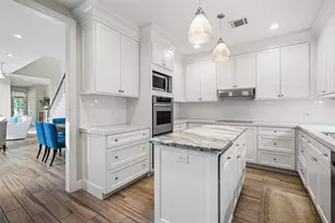 58 Bayou Pointe Dr, Houston, TX 77063 - Photo 11