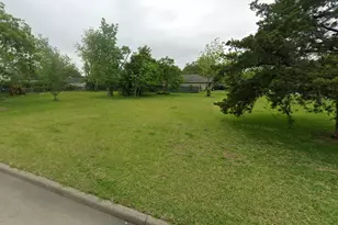 815 Bowie St, Baytown, TX 77520 - Photo 1
