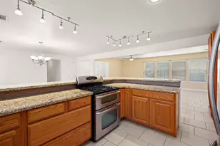 2206 Wimcrest St, Galveston, TX 77551 - Photo 15