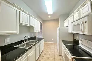 2255 Braeswood Park Dr, Houston, TX 77030 - Photo 5