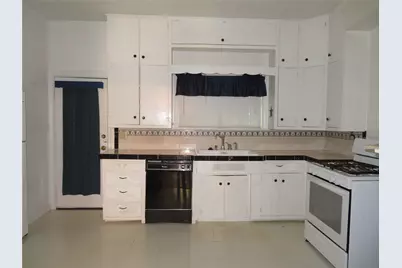 702 Erin Street, El Campo, TX 77437 - Photo 11