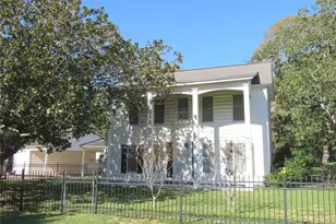 702 Erin St, El Campo, TX 77437 - Photo 1