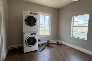 1213 28th St, Galveston, TX 77550 - Photo 25