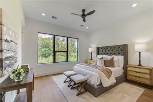 6129 Pacific Frst Dr, Houston, TX 77091 - Photo 13