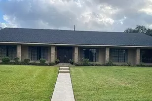 8 Bayou Bend Pl, Beaumont, TX 77706 - Photo 1