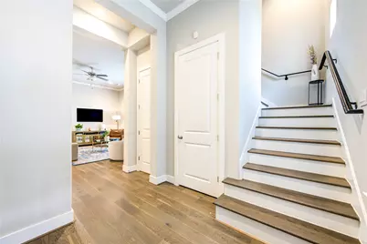 10918 Brookeshire Chase Lane, Houston, TX 77043 - Photo 15