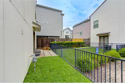 10918 Brookeshire Chase Lane, Houston, TX 77043 - Photo 25