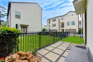 10918 Brookeshire Chase Ln, Houston, TX 77043 - Photo 3