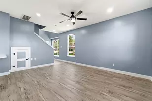 238 Drake Run Ln, Dickinson, TX 77539 - Photo 9