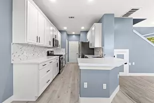 238 Drake Run Ln, Dickinson, TX 77539 - Photo 11