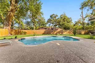 303 Narcissus St, Lake Jackson, TX 77566 - Photo 15